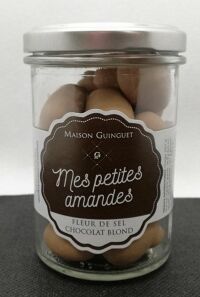 Amandes enrobées chocolat blond et fleur de sel 